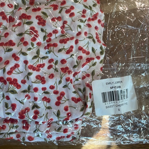 flynn Skye Jumper size small - Picture 4 of 4